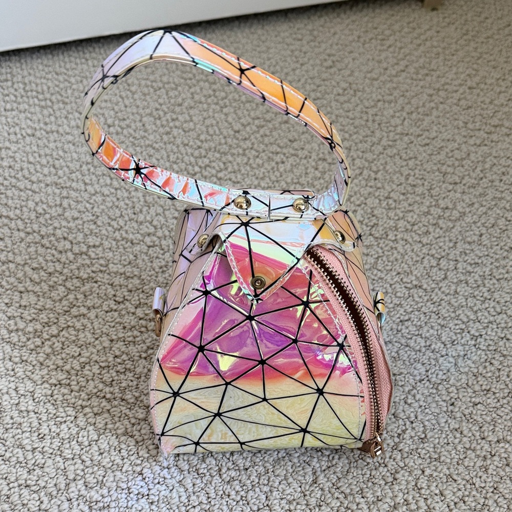 Holographic Geometric Purse
